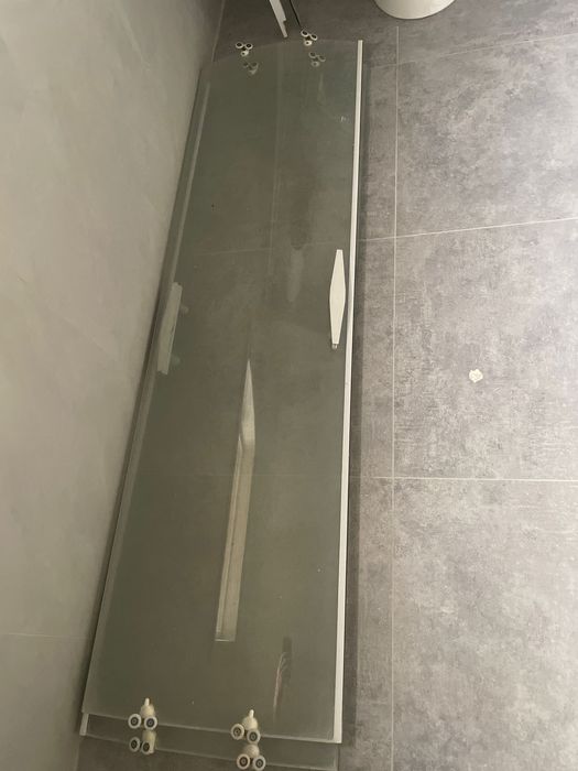 Душевая кабина в хорошем состоянии