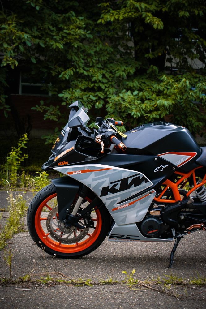 KTM RC 390.