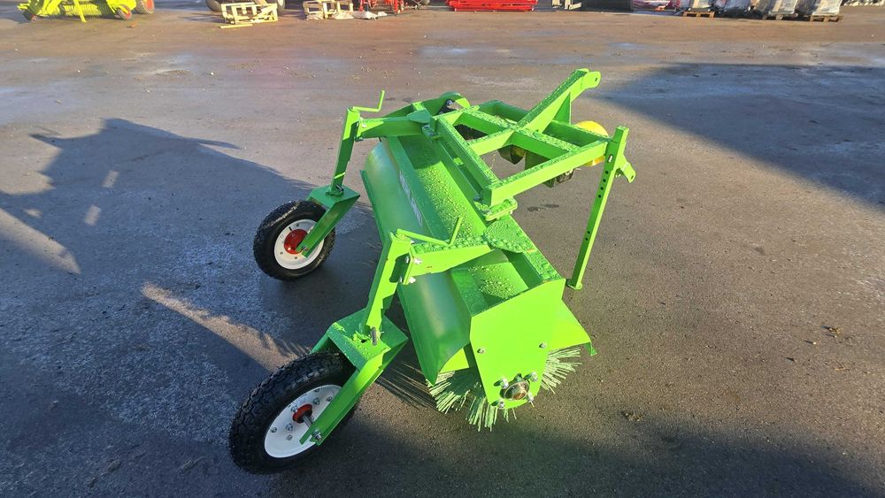 Щетка коммунальная Kerland – компактная модель для мини-трактора