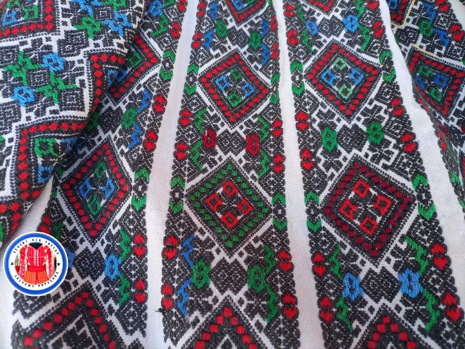 Costum popular autentic din Muscel/ie cu poala/ fota fir metalic/brau