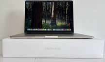 MacBook Air 15,3 inch cu cip M2 și 256 GB memorie