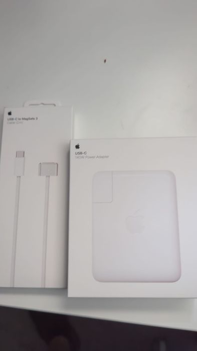 Это 140 Watt зарядник для новых macbook