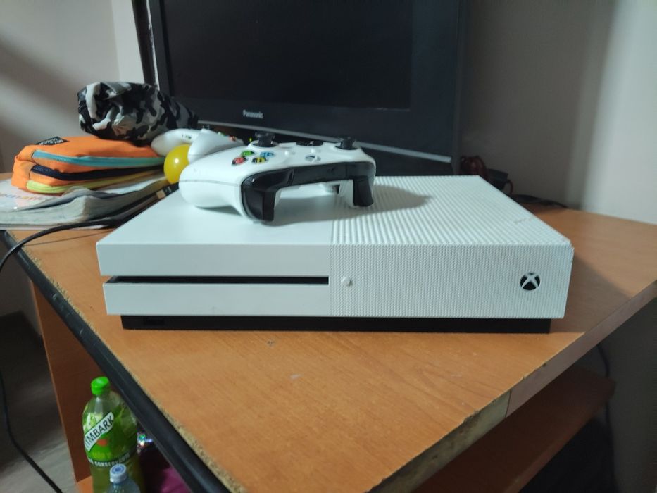 Vând Xbox one s 500gb