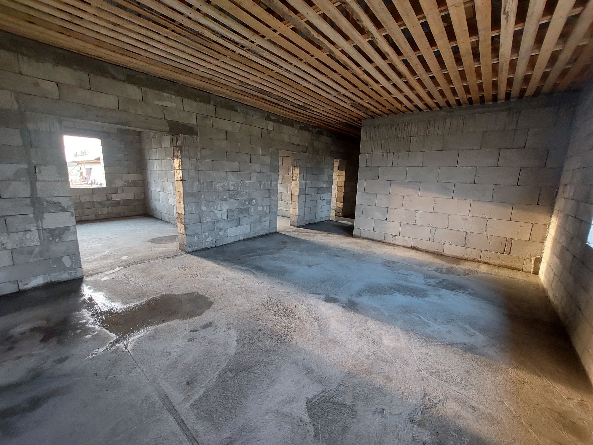 Продам дом полный армированный бетон 30 см на 30 см