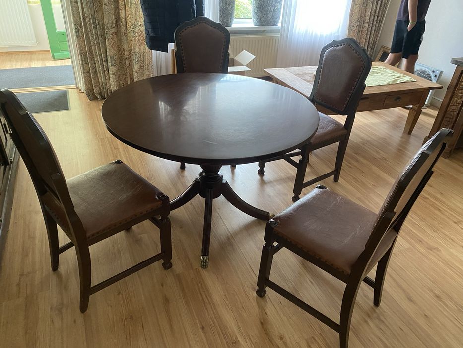 Set masa fixa cu 4 scaune, lemn masiv esenta nobila, clasice, calitate