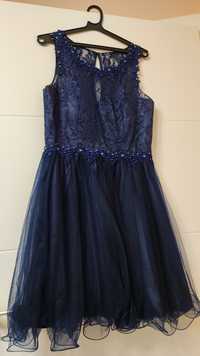 Тъмно синя рокля с тюл