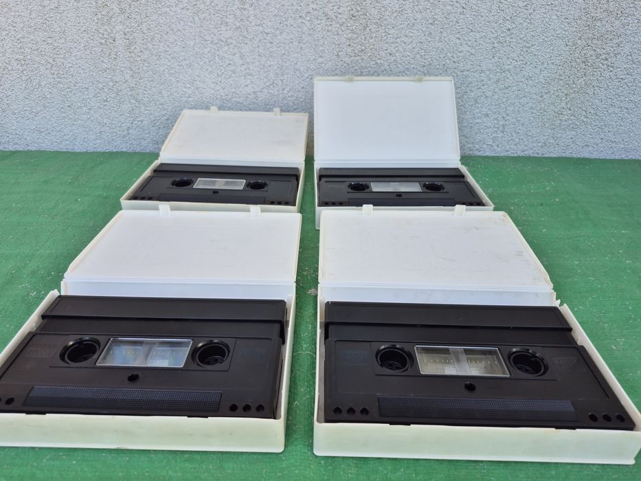 Vând 4 casete video 2000 VCC  ,240 minute. 2×2, colectie de filme
