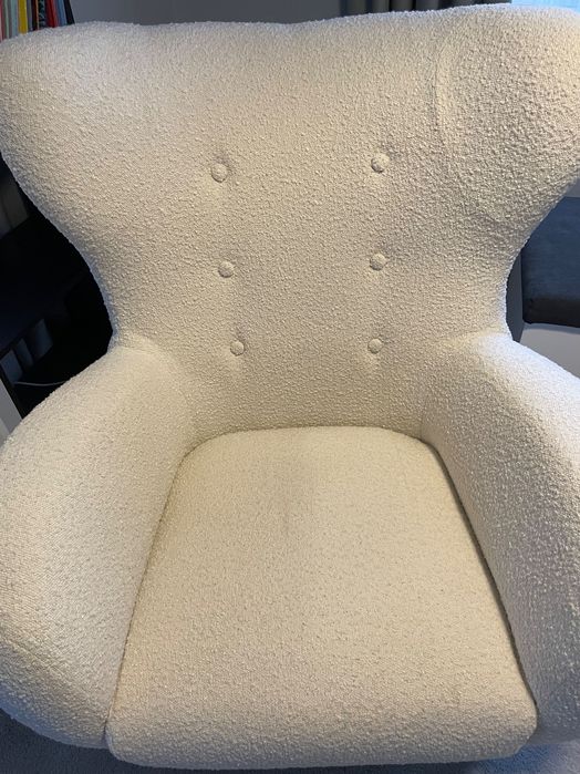 Кресло в бяло букле