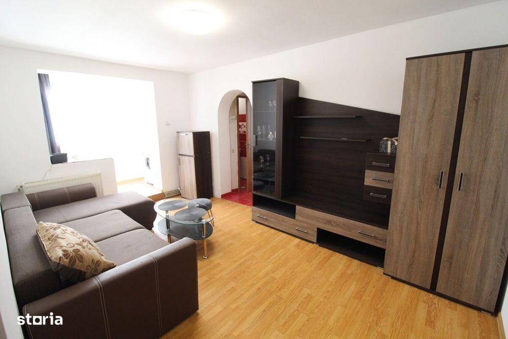 Vând apartament 3 camere în Hunedoara, zona M6-Profi City, et. 1
