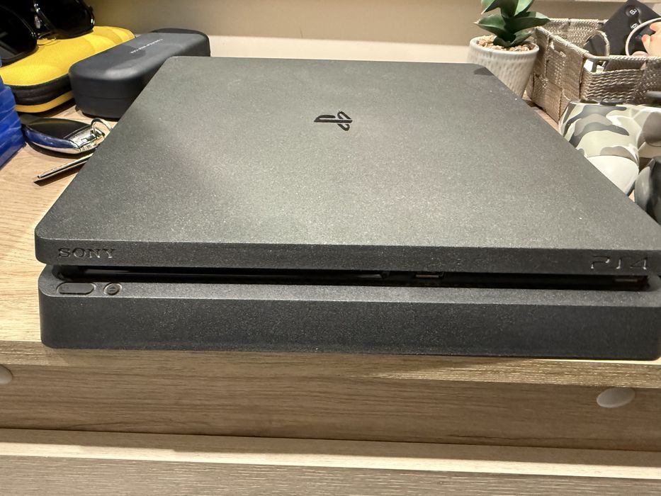 Плейстейшън 4 Слим