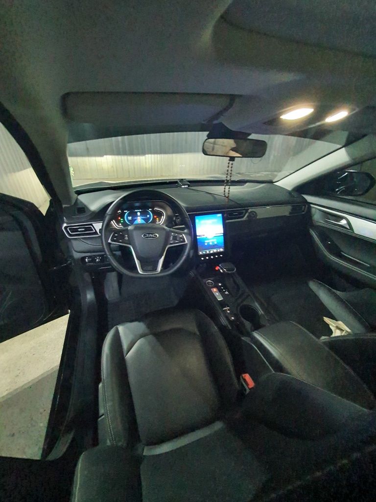 Jac j7  Luxury Liftbek 1.5 Turbo qora rang