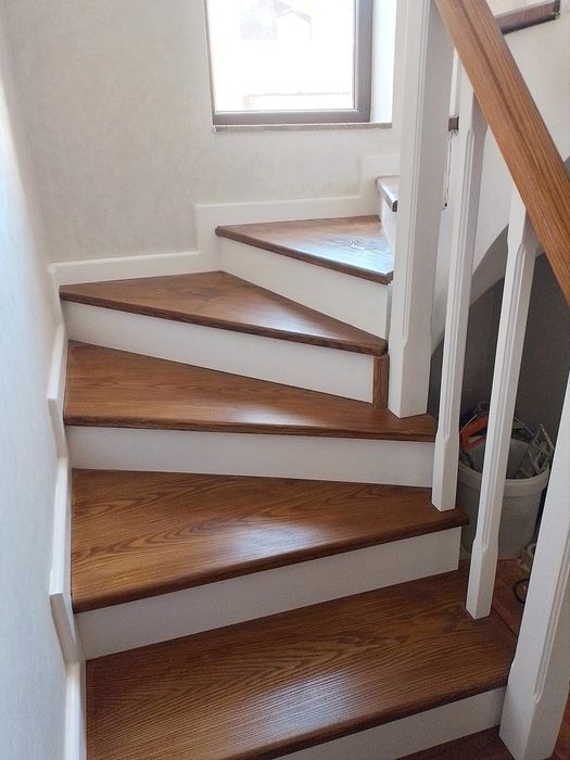 Scări din Lemn Masiv Producator