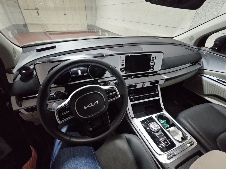 Kia carnival yili 2023 tex Pasport 2025da olingan lux light yangi