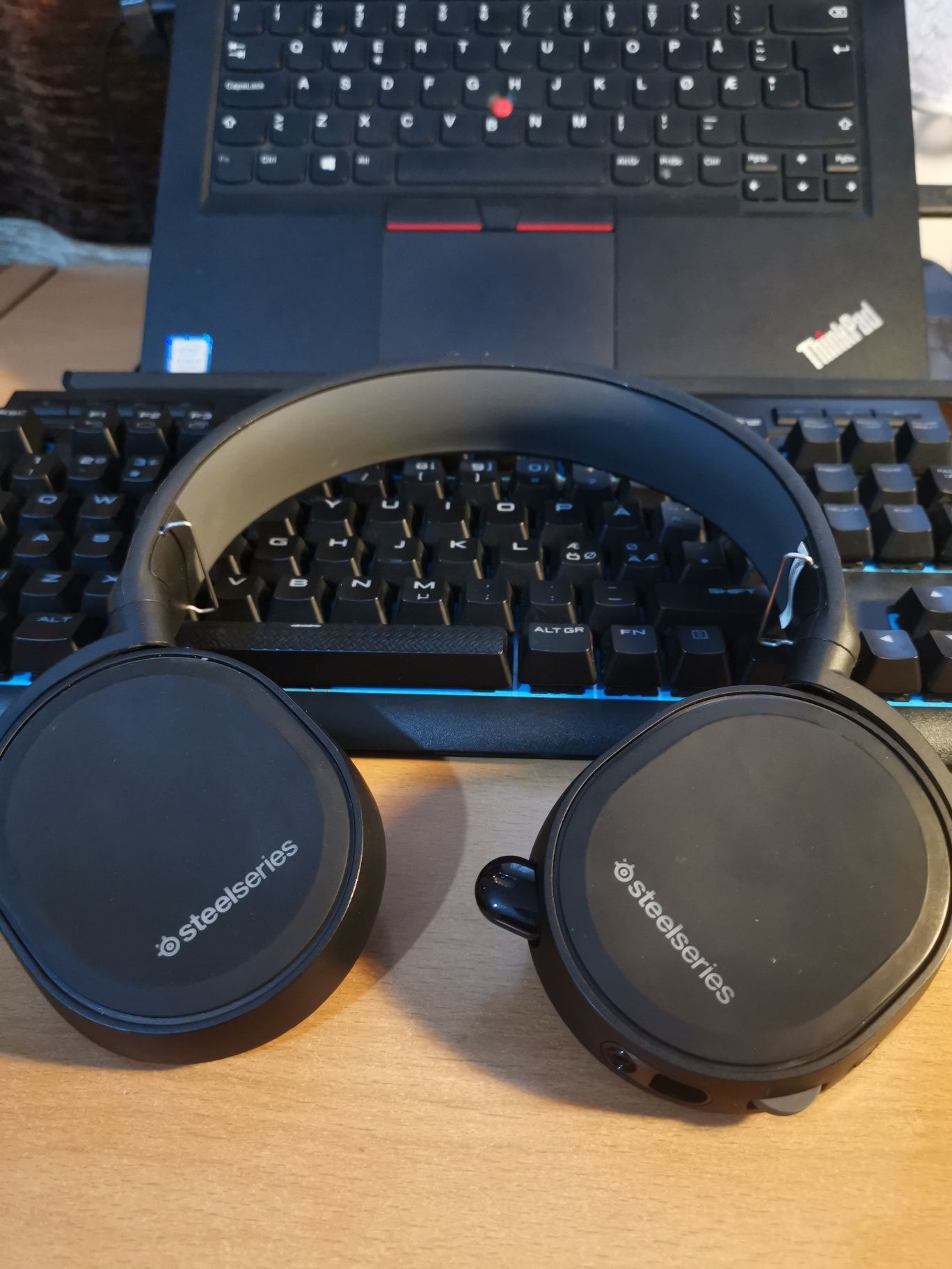 Steelseries Arctis 5 black  RGB