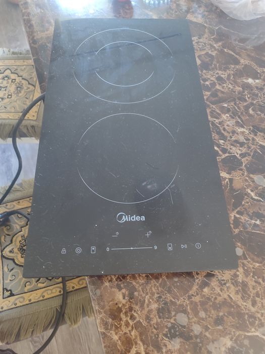 Продам варочную поверхность ,в пользовании менее месяца