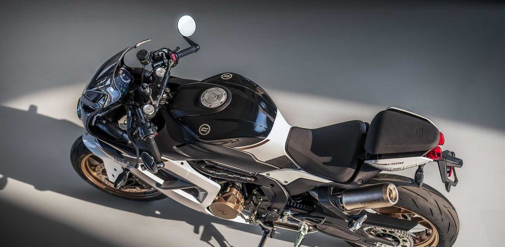 Мотоцикл новый спортивный CFMOTO 500SR VOOM ретро