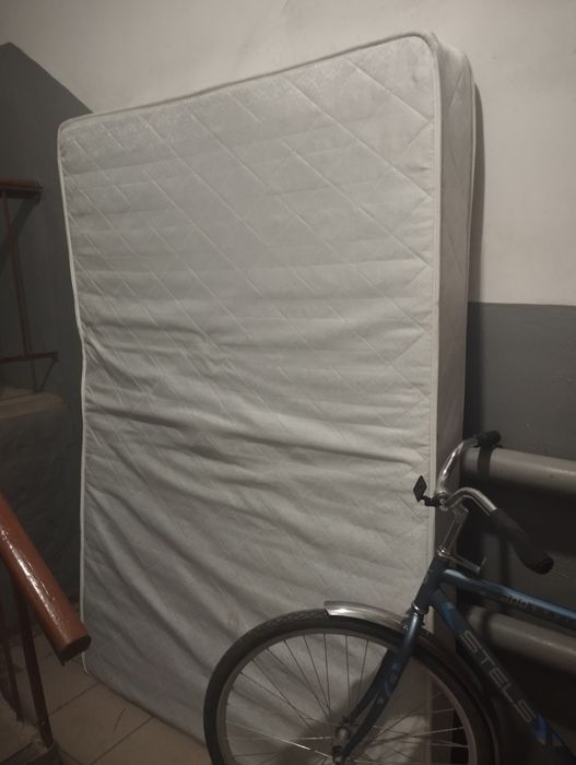 Продам матрас 2 м на 140