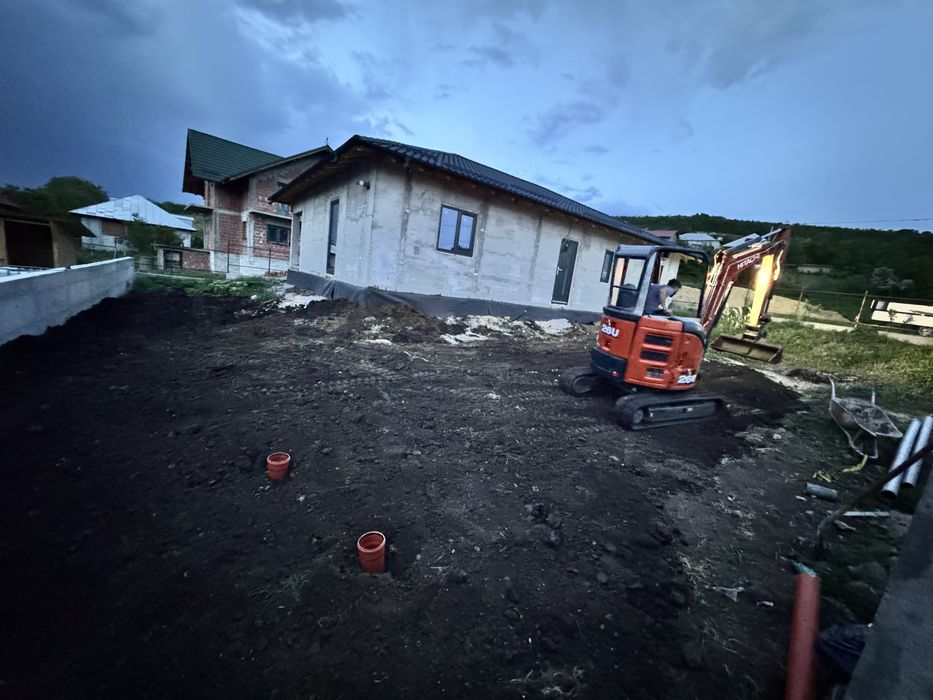 Inchirez miniexcavator si BASCULANTA