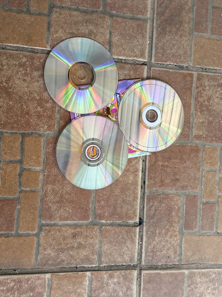 Set CD-uri in limba engleza plus joc de instalat in limba engleza