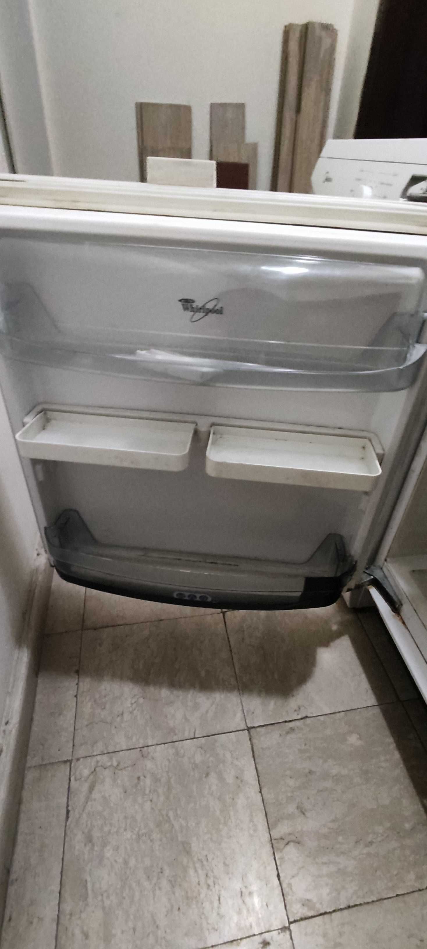 Хладилник за вграждане  Wirlpool