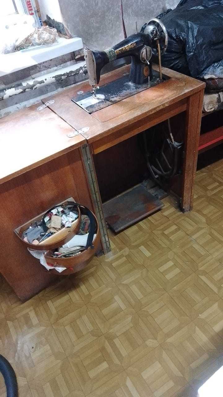 Продам швейную машинку