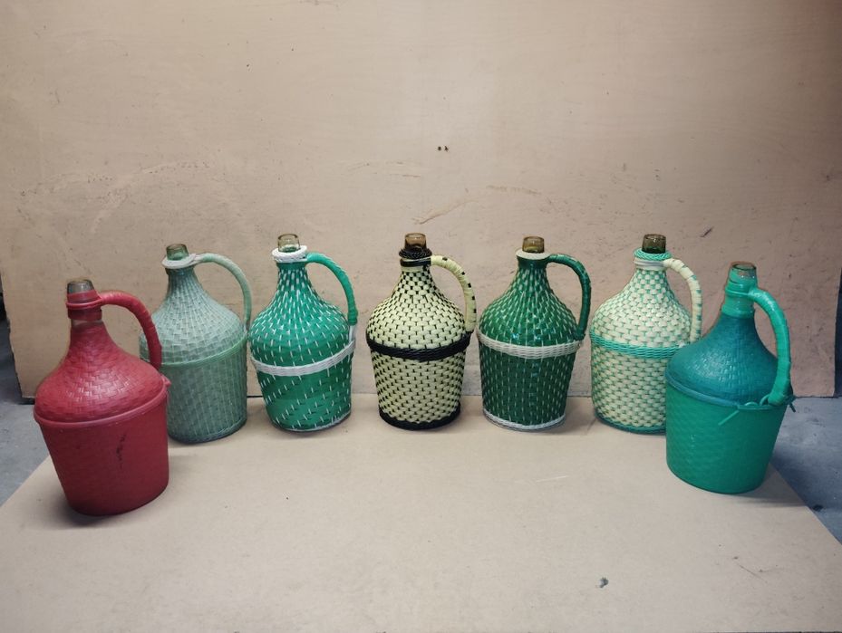 Стари стъклени дамаджани