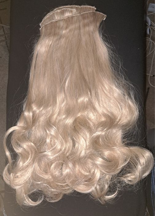 Волосы на заколке