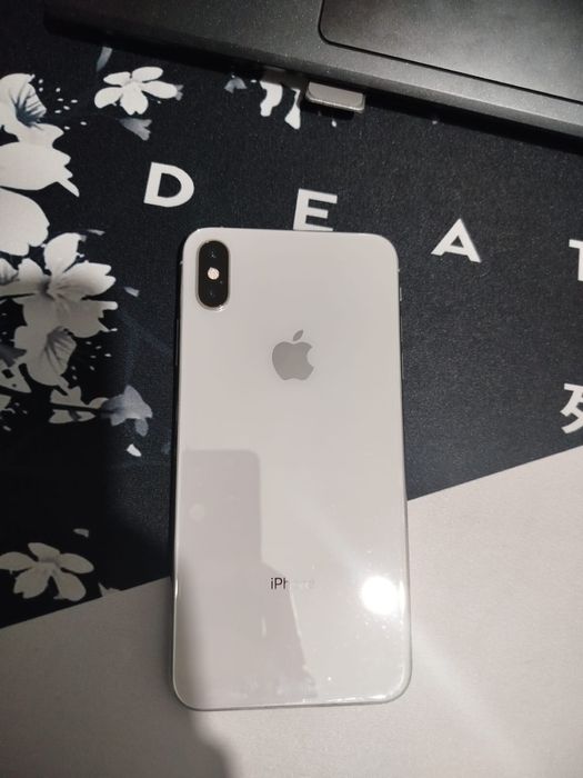 продаю iPhone xs max
