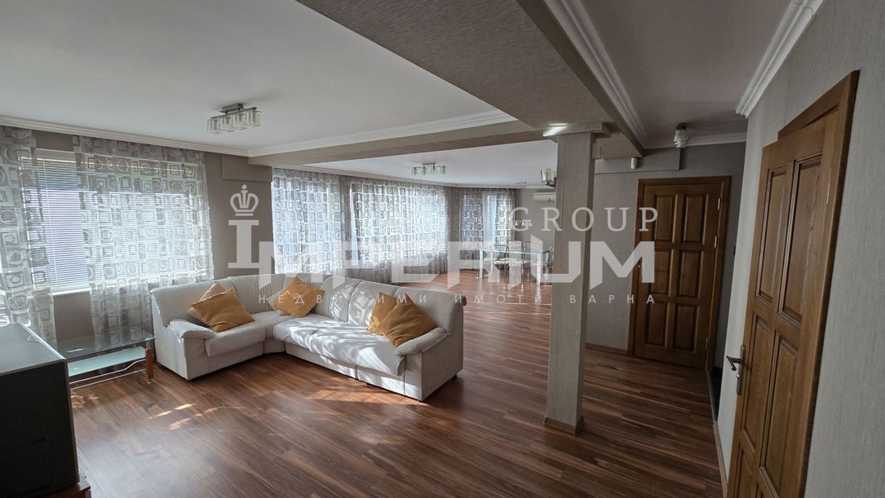Дава се под наем Тристаен апартамент в Варна, Център - 120 кв.м за 816 € - Снимка #4