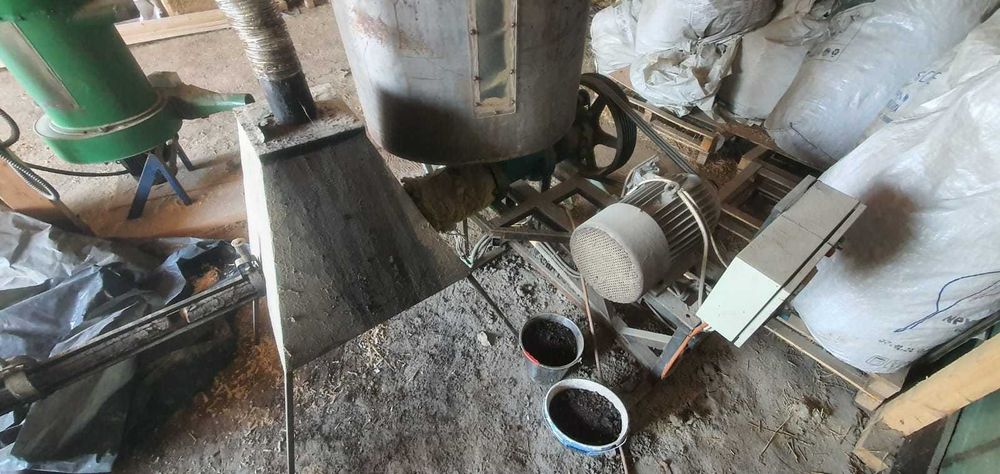 Vand sau schimb presa / instalatie brichete paie - rumegus