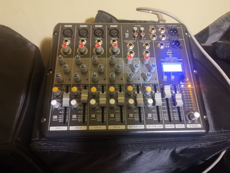 Vând set boxe active RCF art 715-a în huse cu mixer și conectica
