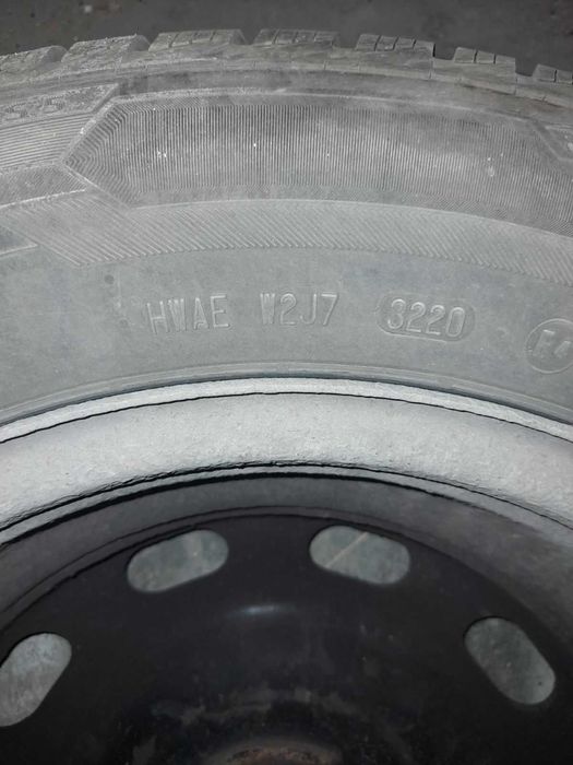 Зимни гуми 195/65/R15.                 4 бр-120 лв.