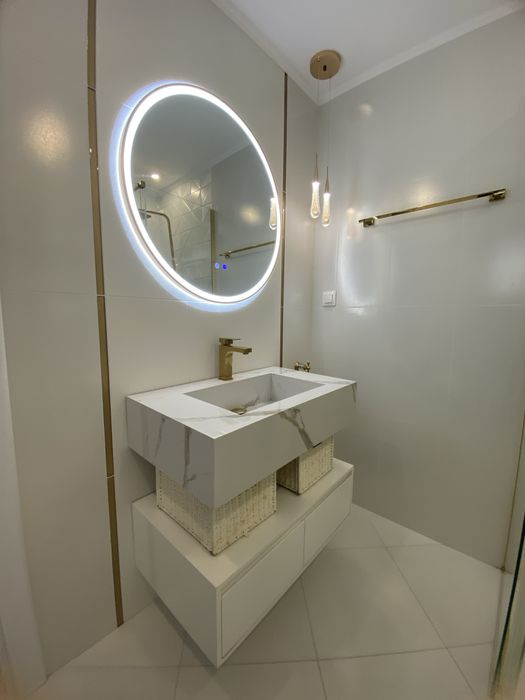 Красив и модерен ПВЦ шкаф за баня