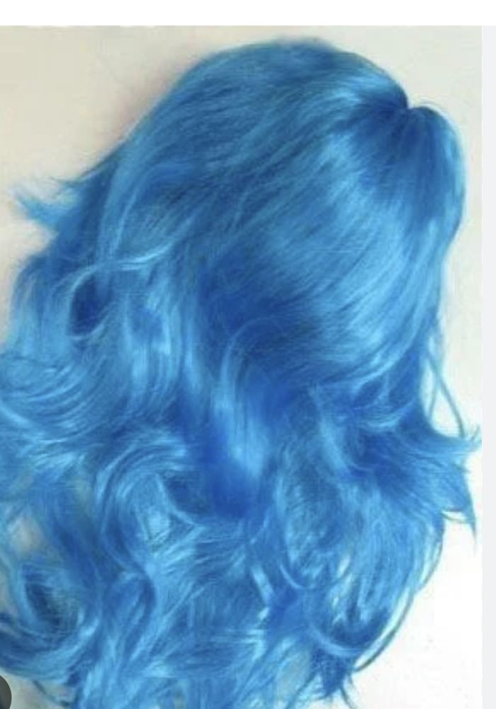 Карнавальный парик волнистый голубой