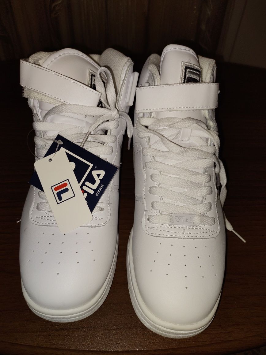 Sneakers FILA, mărimea 42 - 220 lei