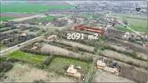 Продава 2091 м2 двор с паднала къща