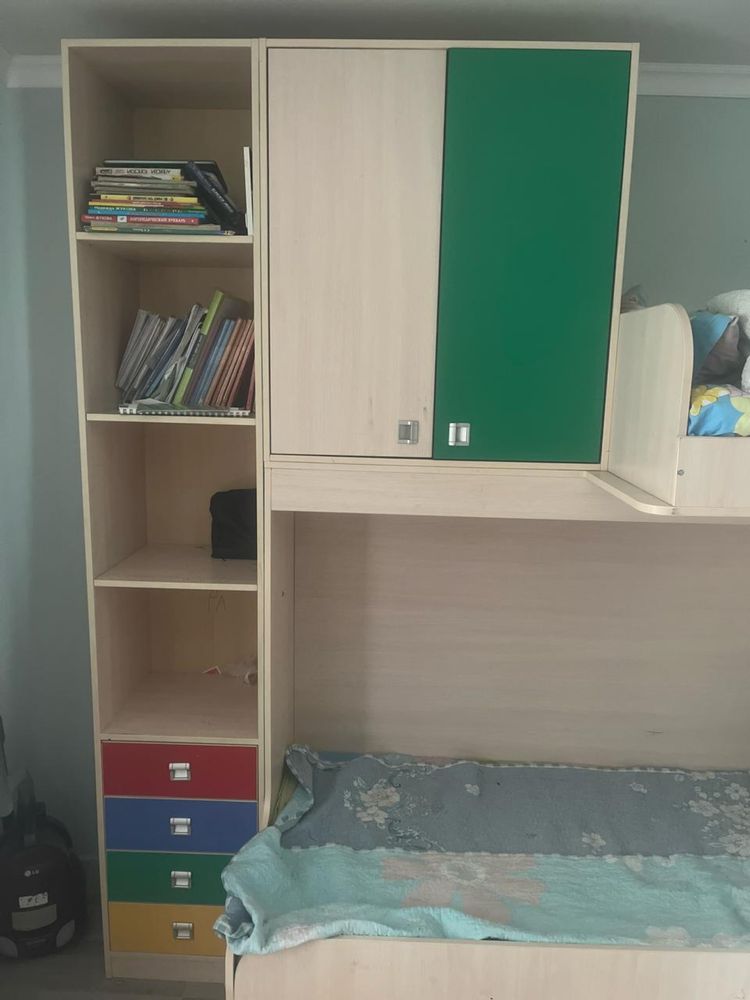 Продам 2 ярусную кровать.