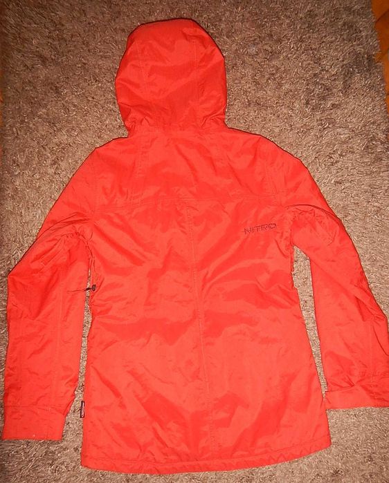 Geaca de snowboard/ski Nitro 10000 mm cu aerisire. Marimea S-Women.