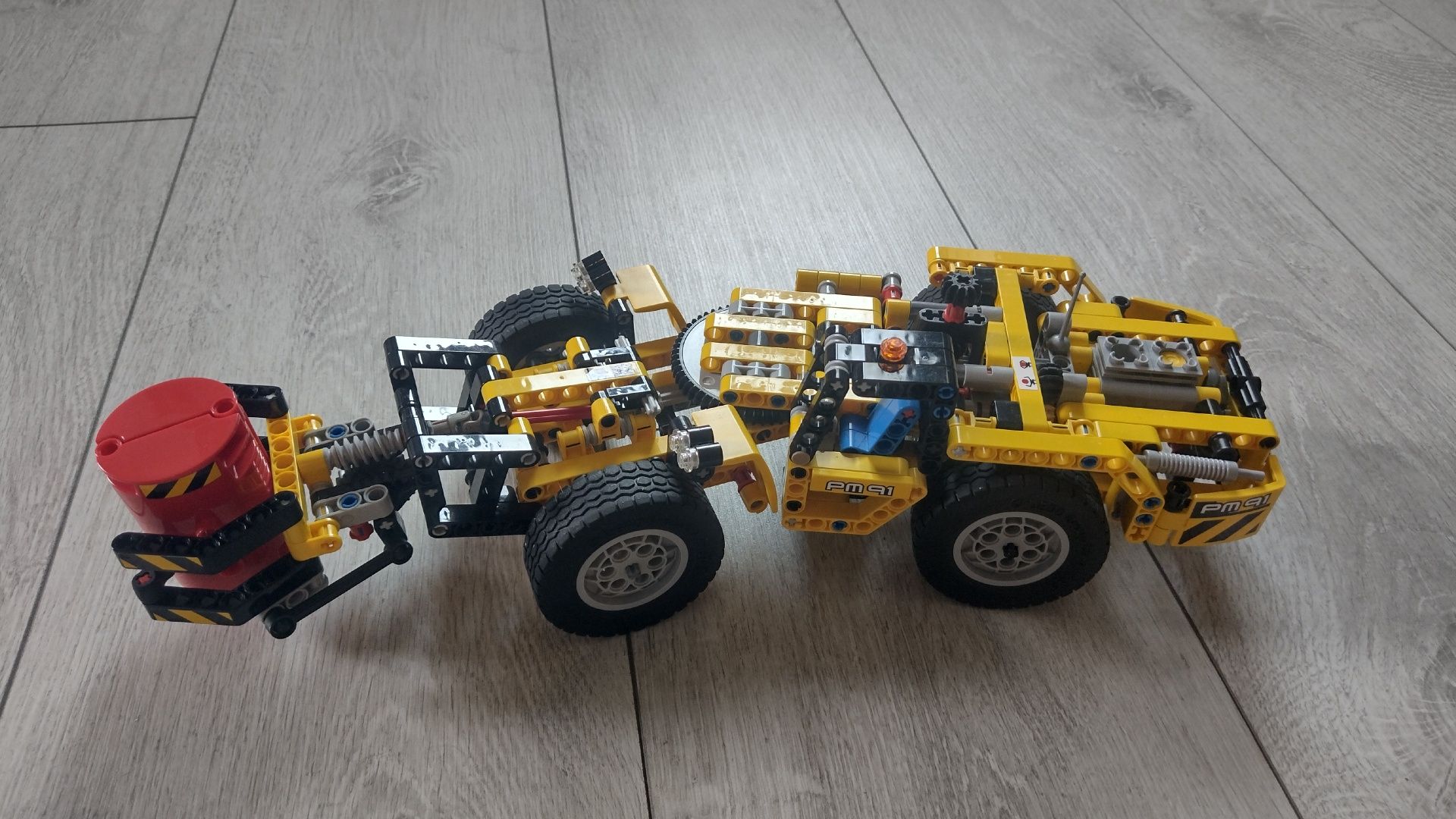Lego tehnic Utilitara 2 in 1 cod 42049