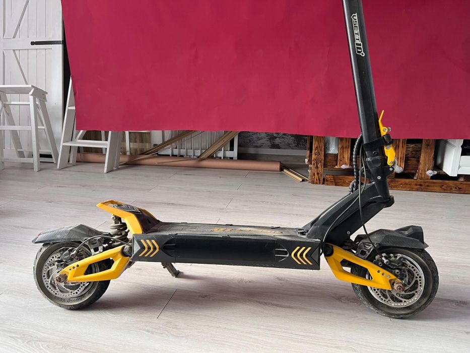 Vând trotineta 5900 ron