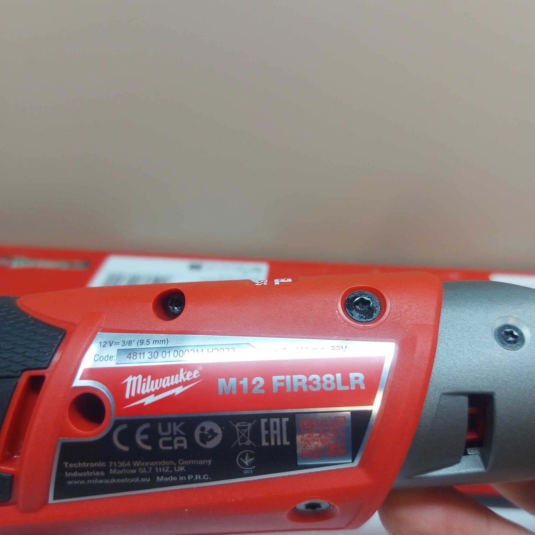 Акумулаторна тресчотка с удължена глава Milwaukee M12 FIR38LR-0