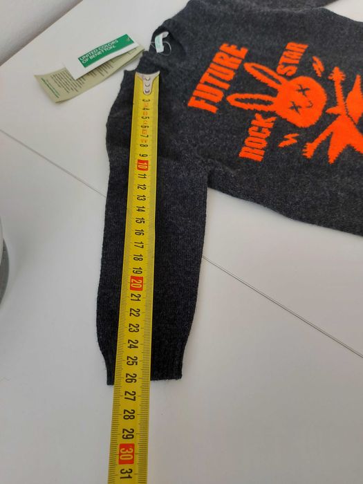 Бебешки пуловер Benetton 68 см.
