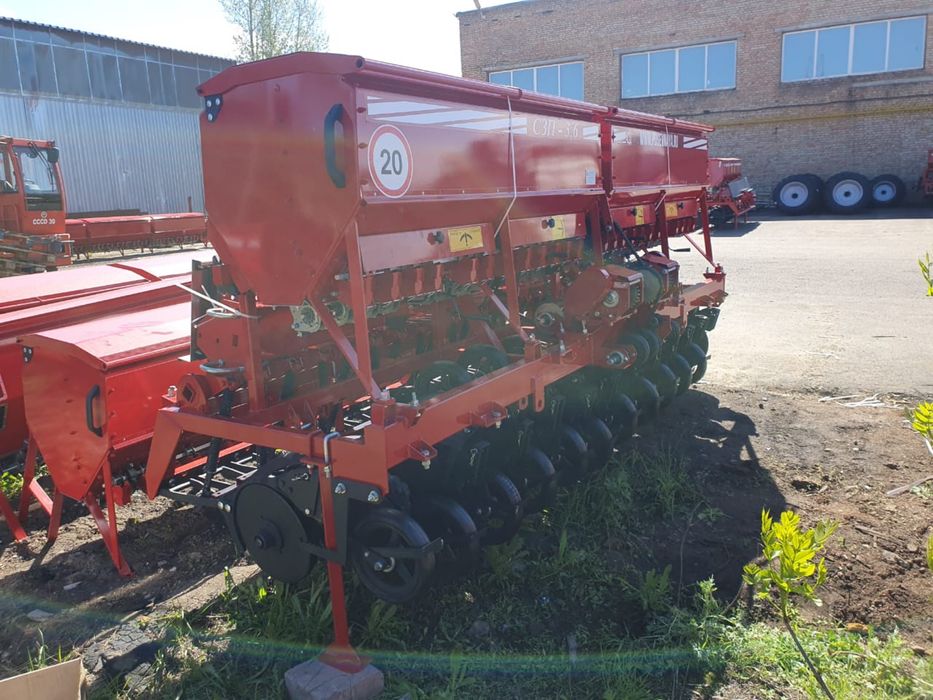 Сеялка  зернотуковая прессовая СЗП-3.6 в наличии.