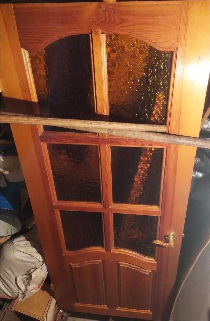 Продам деревянные двери с коробкой