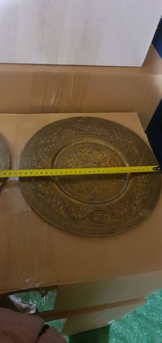 Два броя бронзови чиний