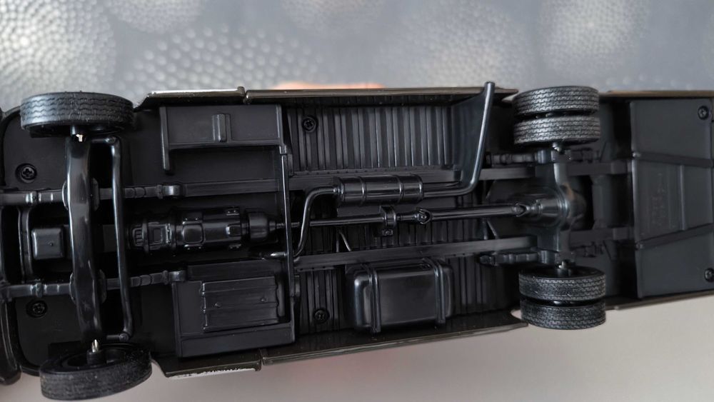 Macheta microbuz UPS Delivery – 1/32 Revell – Action Models