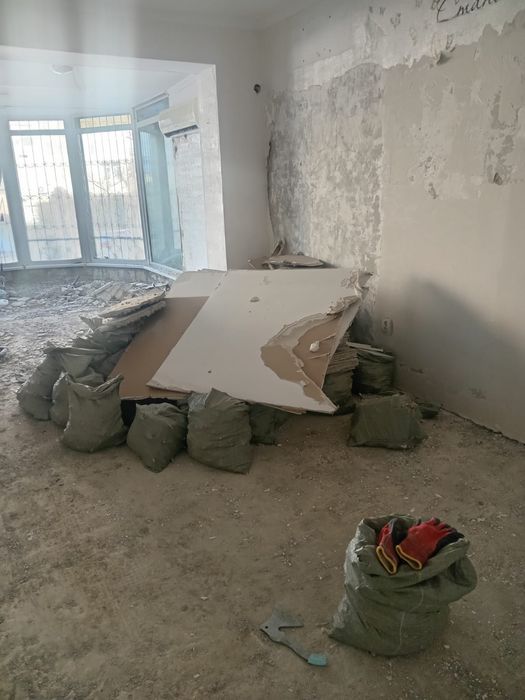 Демонтаж, стяжка пола. Грузчики. Актау.