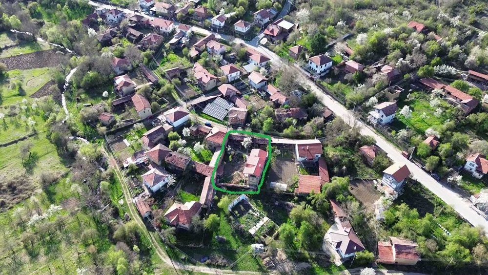 Нова екологична къща с двор в с. Згурово, Кюстендил