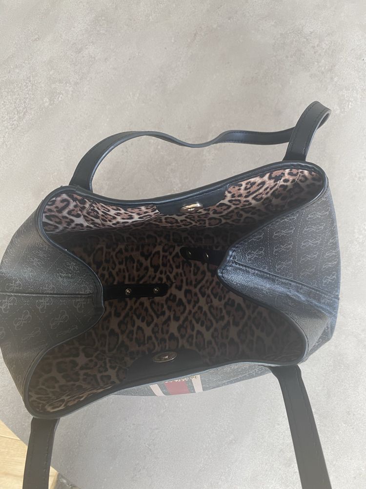 Чанта Guess голяма