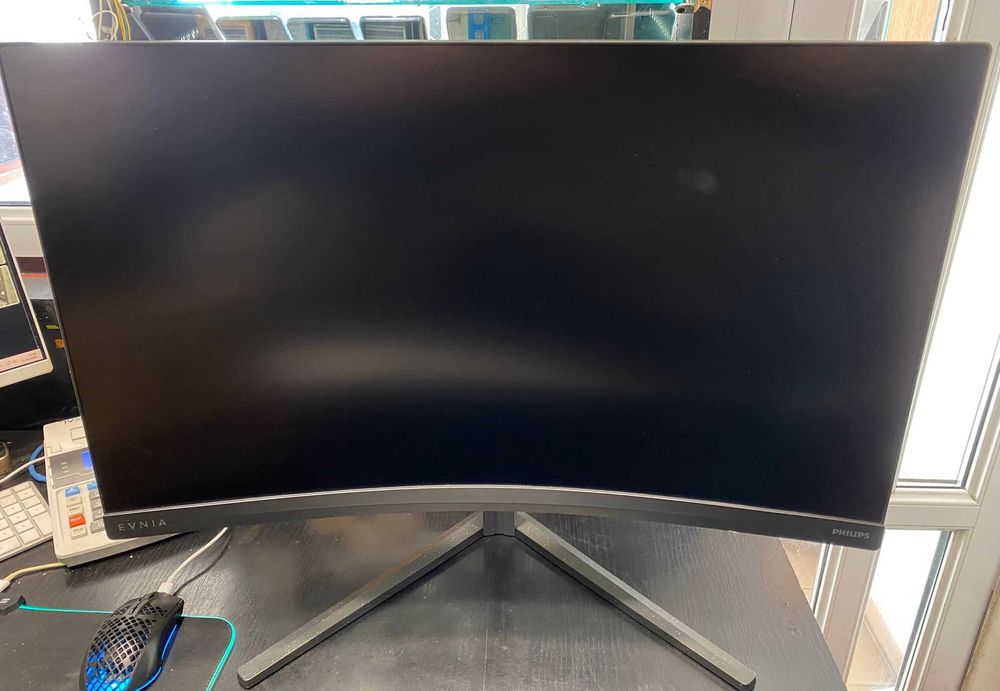 Hope Amanet P3 Monitor Gaming Philips EVNIA Curbat